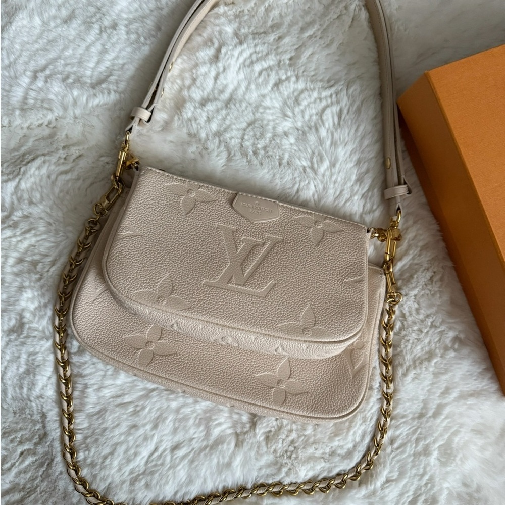 Louis Vuitton Cream Shoulder Bag with Gold Chain